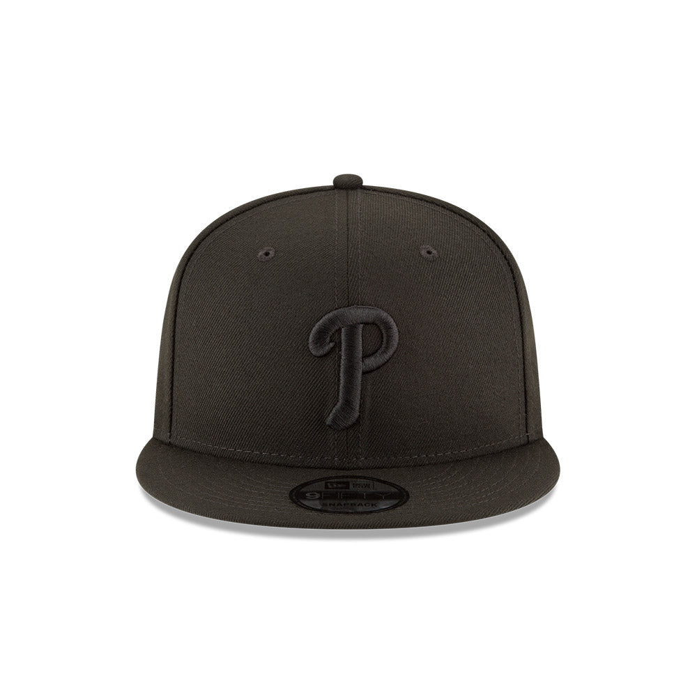 Philadelphia Phillies Black on Black New Era 9FIFTY Snapback Hat product image 2, provided for visual reference and product