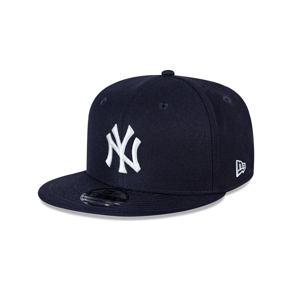 New York Yankees New Era Navy 9FIFTY Snapback Hat product image 1, provided for visual reference and product detail review