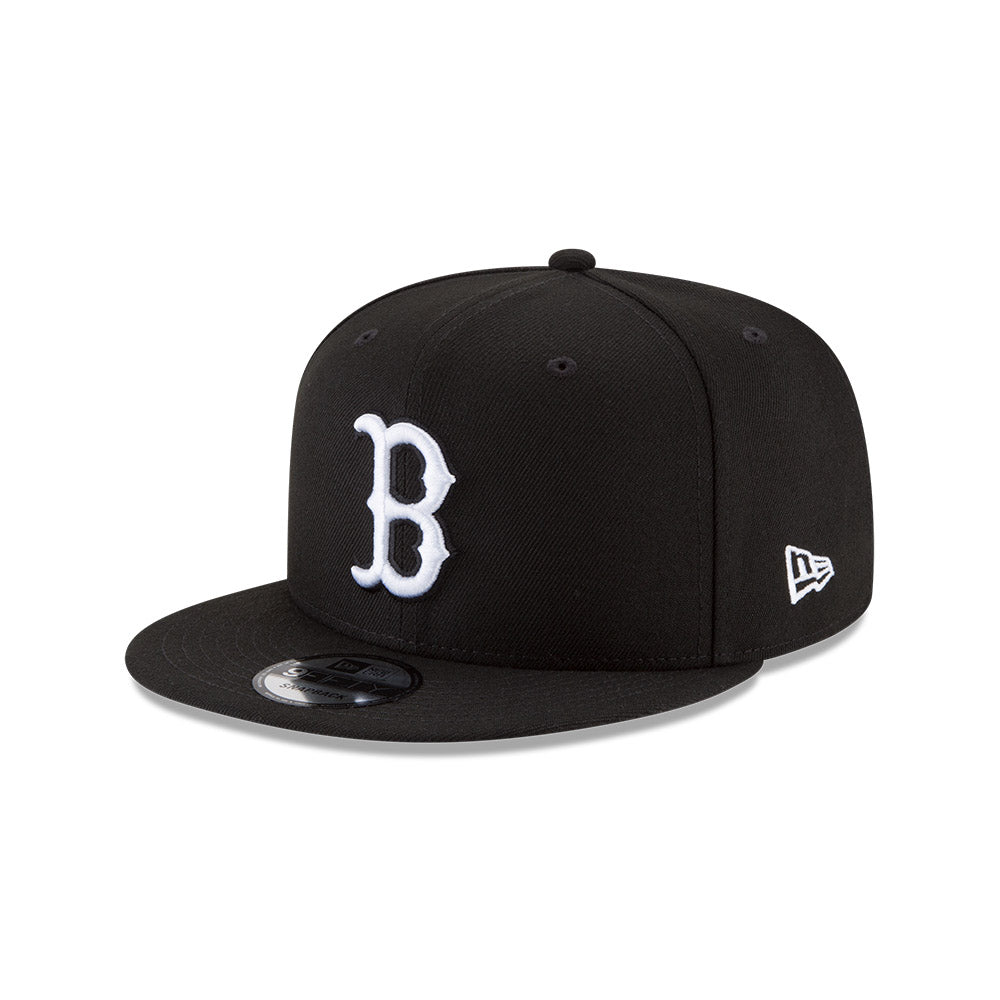 Boston Red Sox New Era Black/White 9FIFTY Snapback Hat product image 1, provided for visual reference and product detail