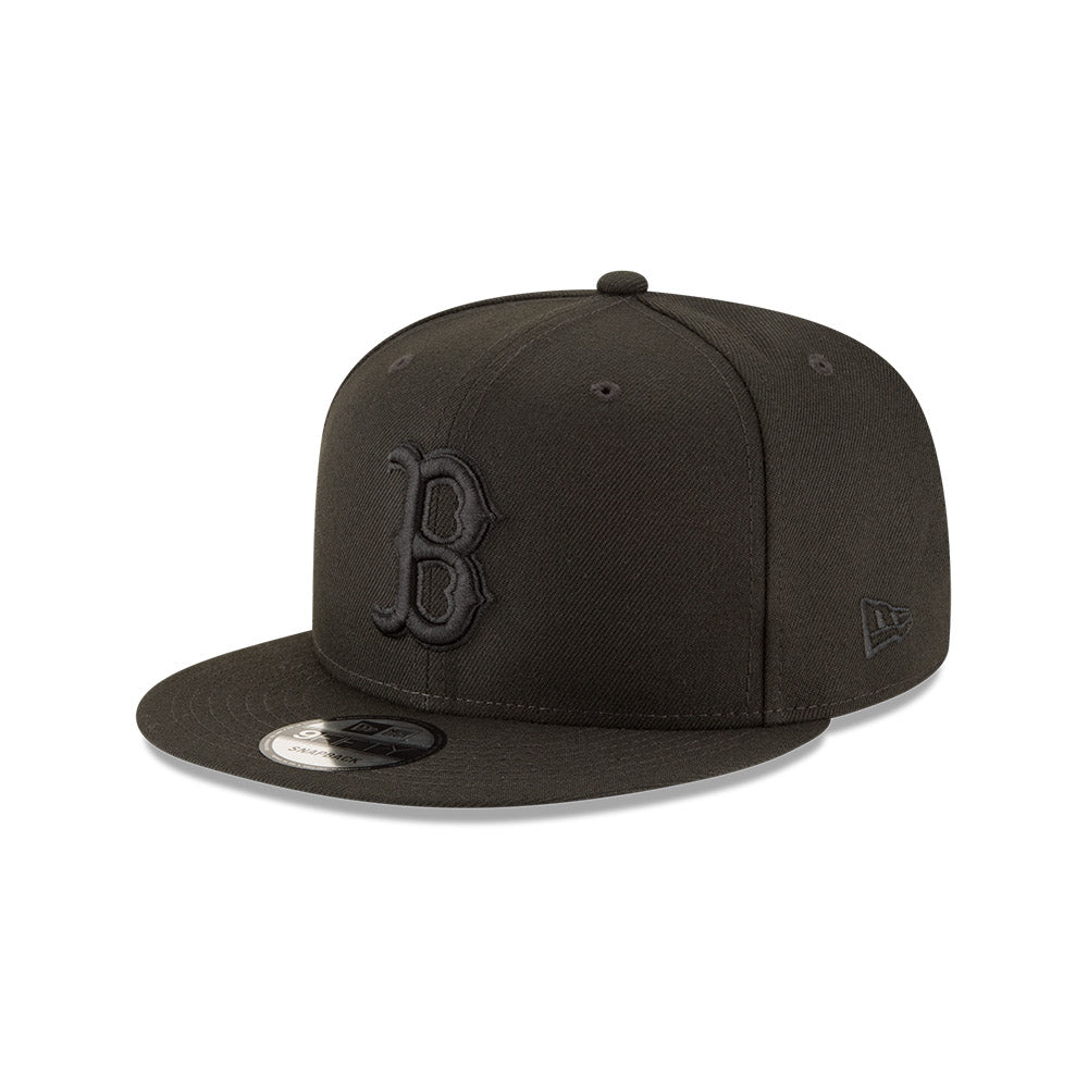 Boston Red Sox New Era Black on Black 9FIFTY Snapback Hat product image 1, provided for visual reference and product detail