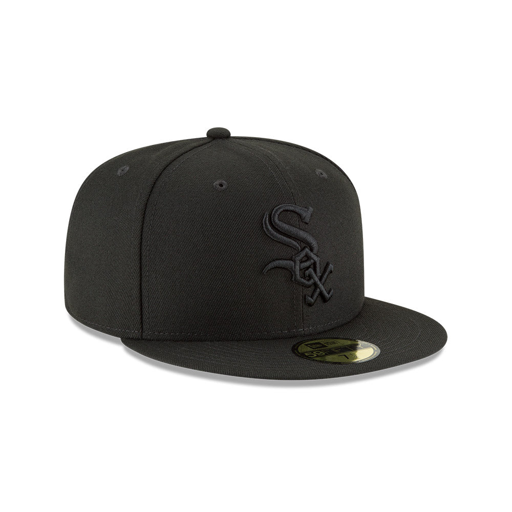 Chicago White Sox New Era Pitch Black 59FIFTY Fitted Hat product image 1, provided for visual reference and product detail