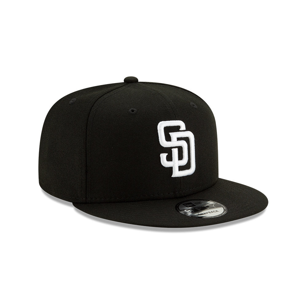 San Diego Padres New Era Black/White 9FIFTY Snapback Hat product image 3, provided for visual reference and product detail