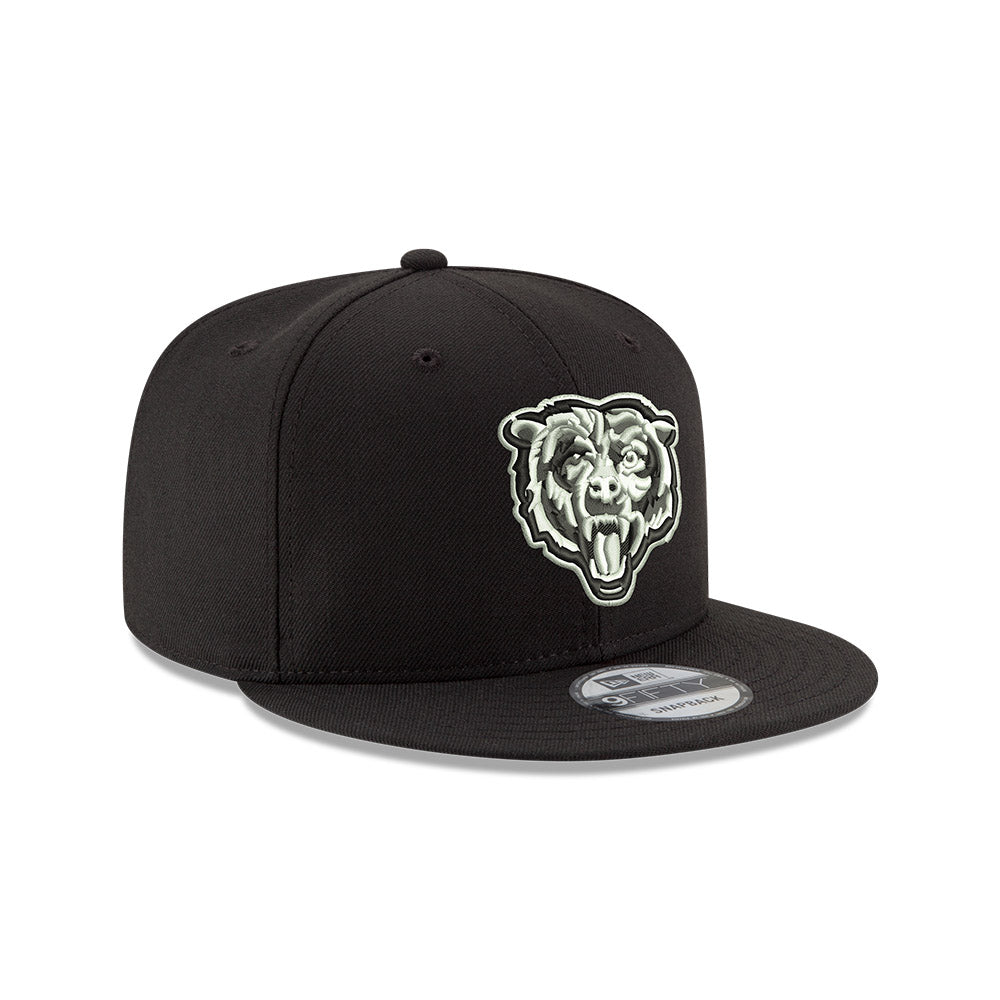 Chicago Bears New Era Black/White 9FIFTY Snapback Hat product image 1, provided for visual reference and product detail