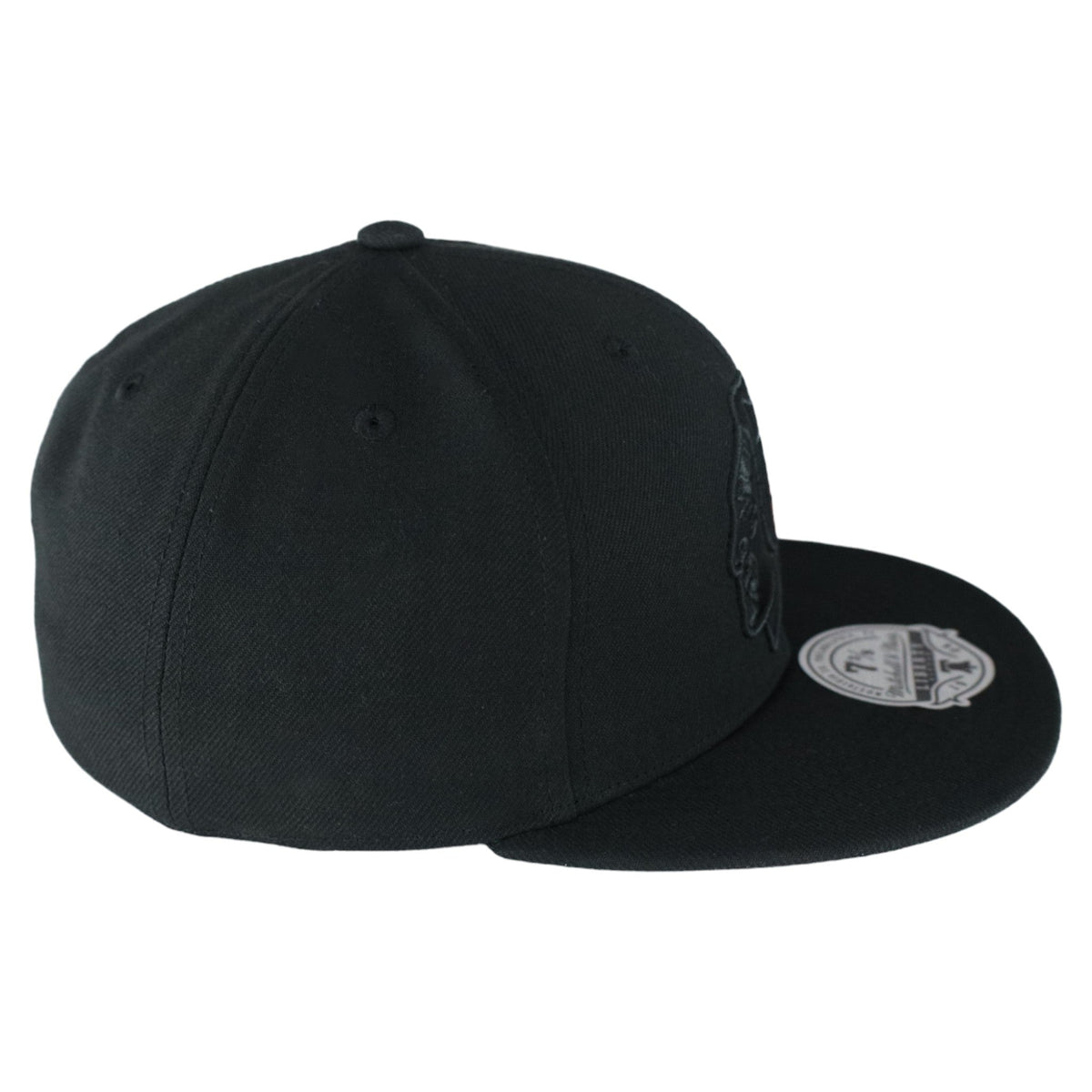 Chicago Blackhawks Blackout Feathers Liberty Mitchell & Ness Fitted Hat product image 4, provided for visual reference and