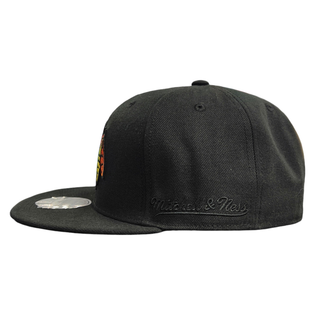 Chicago Blackhawks Blackout Feathers Liberty Mitchell & Ness Fitted Hat product image 5, provided for visual reference and