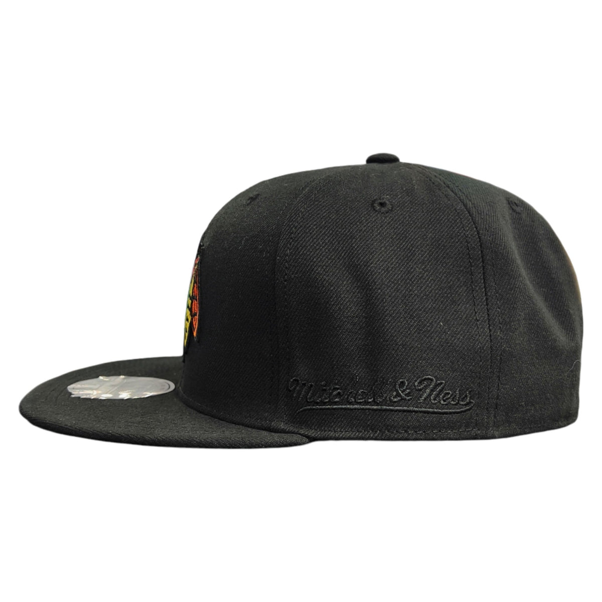 Chicago Blackhawks Blackout Feathers Liberty Mitchell & Ness Fitted Hat product image 5, provided for visual reference and