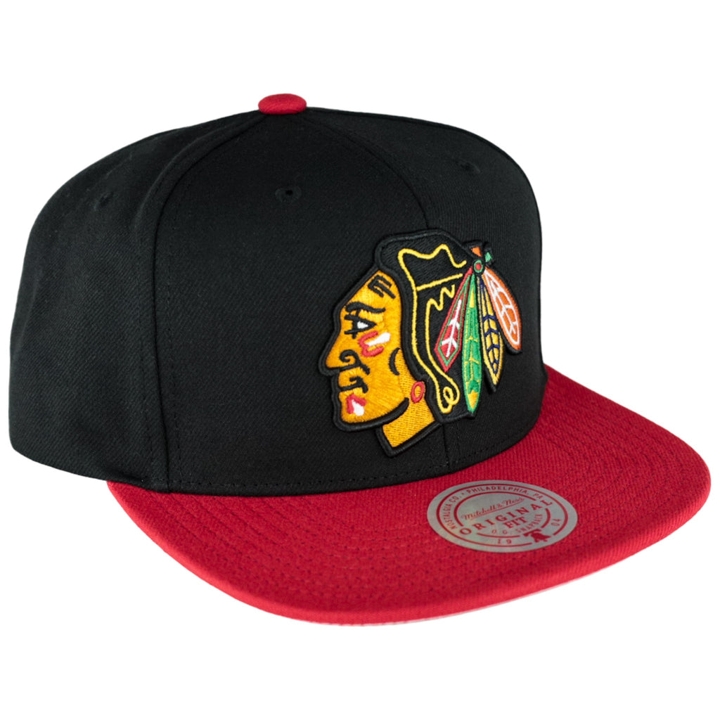 Chicago Blackhawks Black/Red Mitchell & Ness Snapback Hat product image 1, provided for visual reference and product detail
