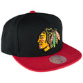 Chicago Blackhawks Black/Red Mitchell & Ness Snapback Hat product image 1, provided for visual reference and product detail