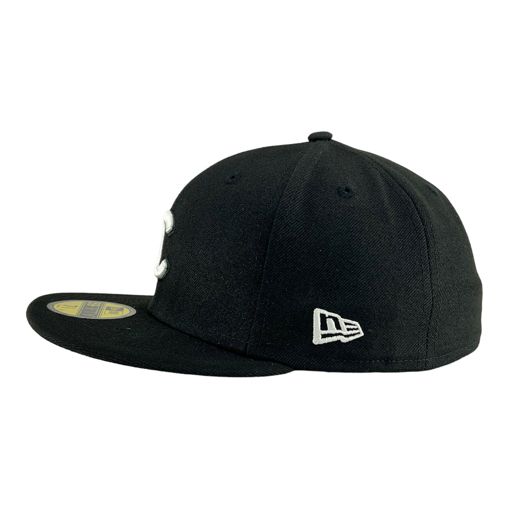 Chicago Cubs Black/White C New Era 59FIFTY Fitted Hat product image 3, provided for visual reference and product detail