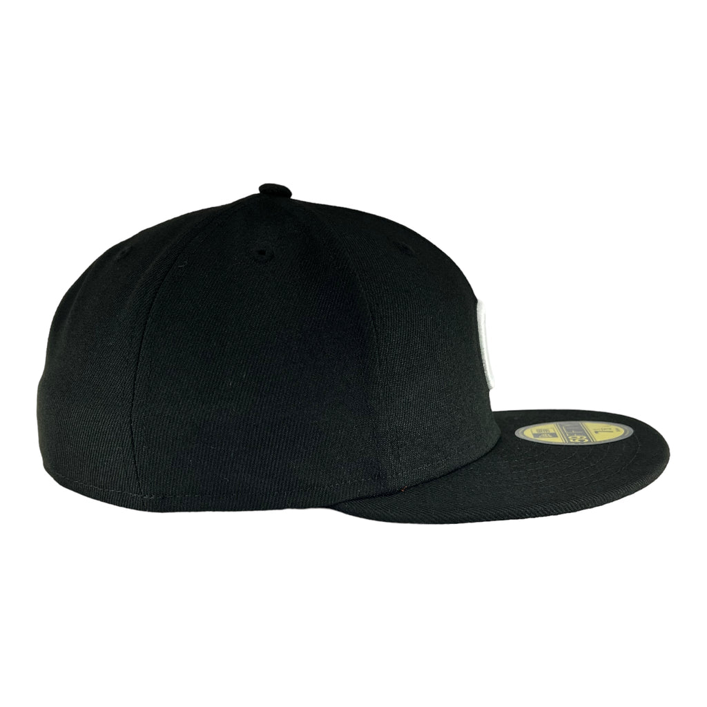 Chicago Cubs Black/White C New Era 59FIFTY Fitted Hat product image 4, provided for visual reference and product detail