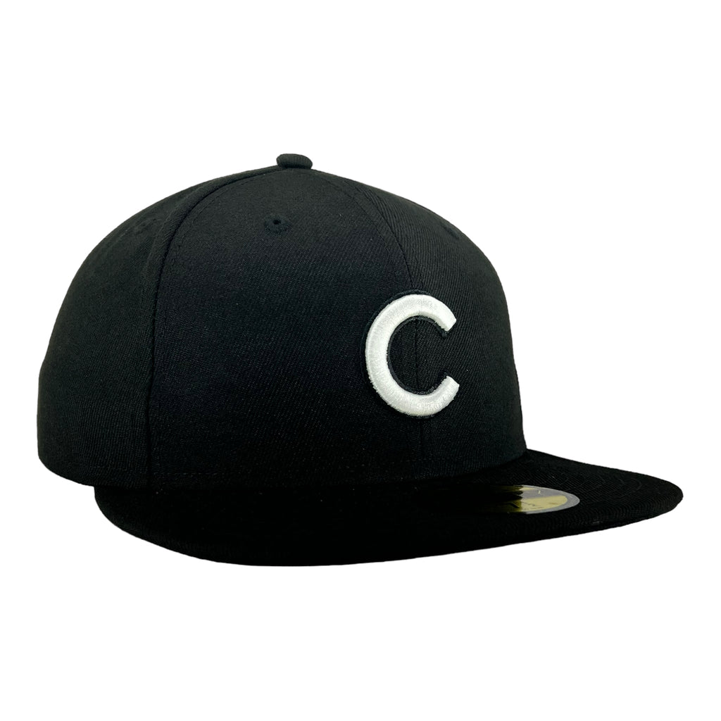 Chicago Cubs Black/White C New Era 59FIFTY Fitted Hat product image 1, provided for visual reference and product detail