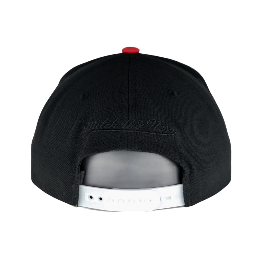 Chicago Blackhawks Black/Red Mitchell & Ness Snapback Hat product image 6, provided for visual reference and product detail