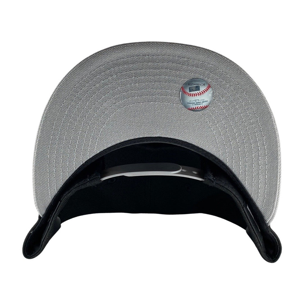 Chicago White Sox Black/Grey Chase Script Snapback Hat product image 6, provided for visual reference and product detail