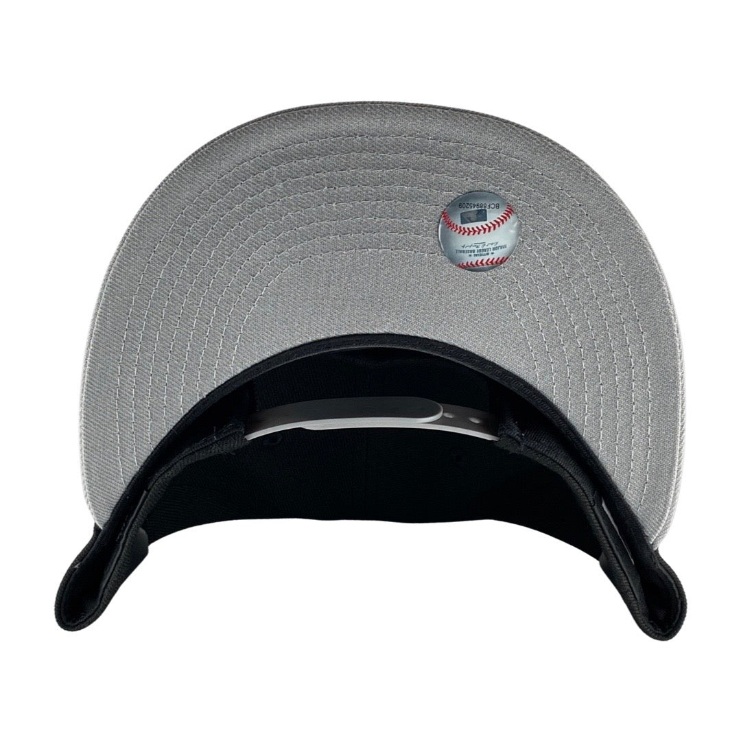 Chicago White Sox Black/Grey Chase Script Snapback Hat product image 6, provided for visual reference and product detail