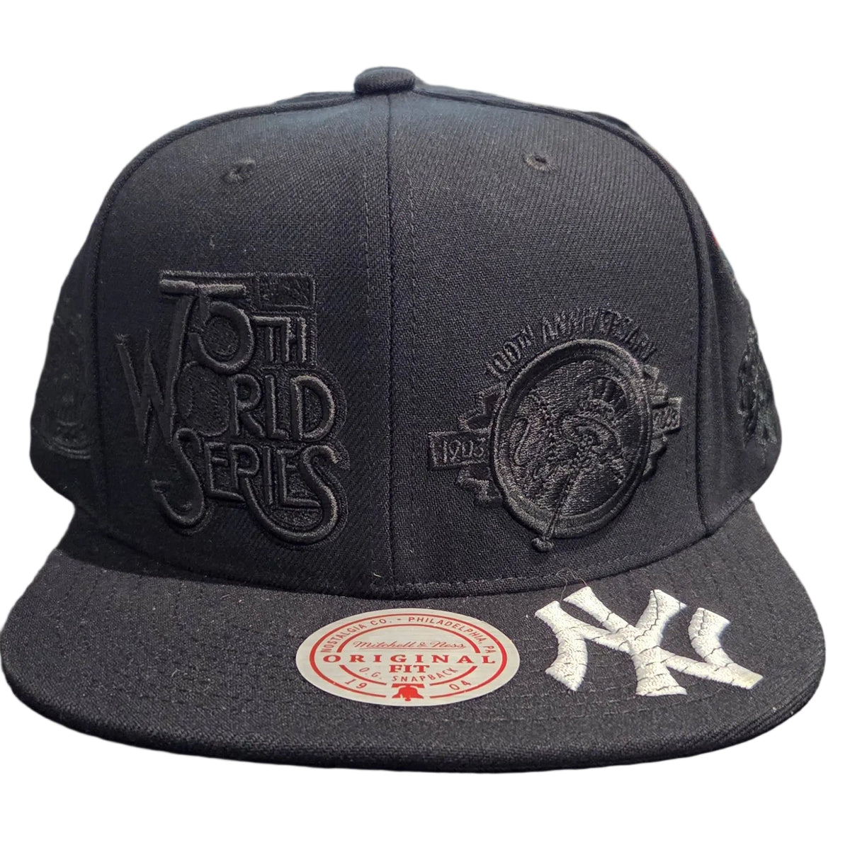 New York Yankees MLB Mitchell & Ness Men Black Blacked Out Snapback Hat product image 1, provided for visual reference and