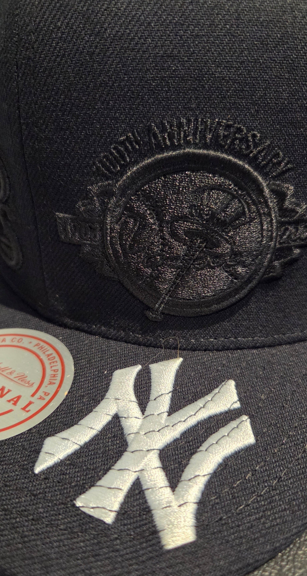 New York Yankees MLB Mitchell & Ness Men Black Blacked Out Snapback Hat product image 3, provided for visual reference and