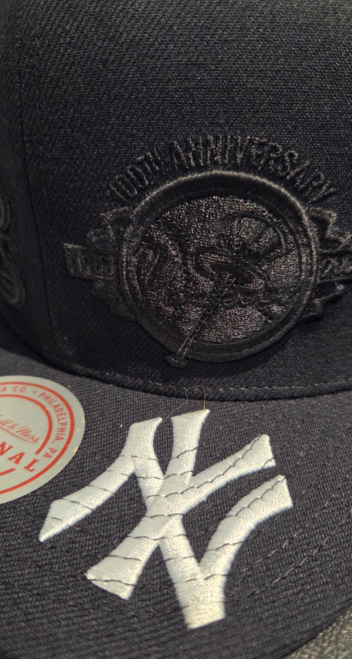 New York Yankees MLB Mitchell & Ness Men Black Blacked Out Snapback Hat product image 3, provided for visual reference and