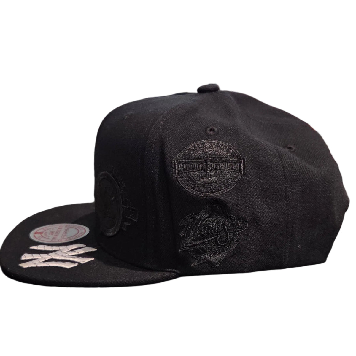 New York Yankees MLB Mitchell & Ness Men Black Blacked Out Snapback Hat product image 7, provided for visual reference and