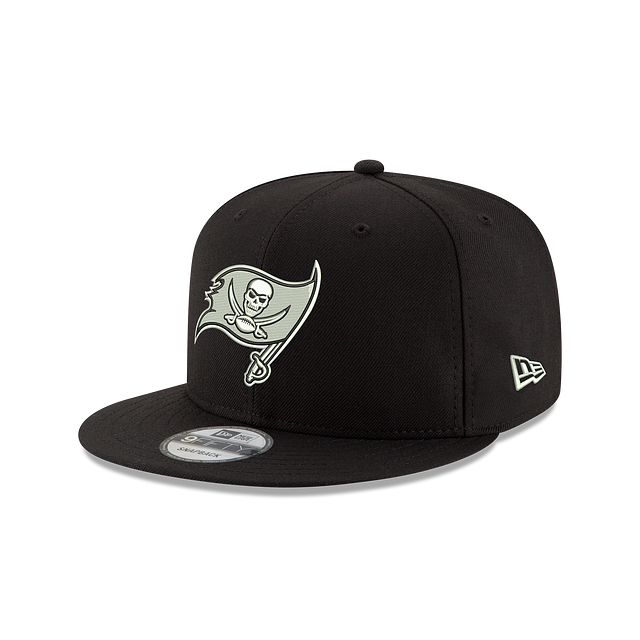 Tampa Bay Buccaneers NFL New Era Men Black White 9Fifty Basic Snapback product image 3, provided for visual reference and