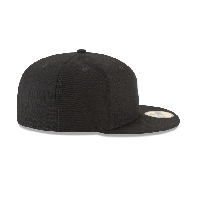 Chicago Cubs MLB New Era Men Black White 59Fifty Basic Fitted Hat product image 3, provided for visual reference and product
