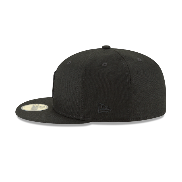 Boston Red Sox MLB New Era Men Black on Black 59Fifty Basic Fitted Hat product image 4, provided for visual reference and