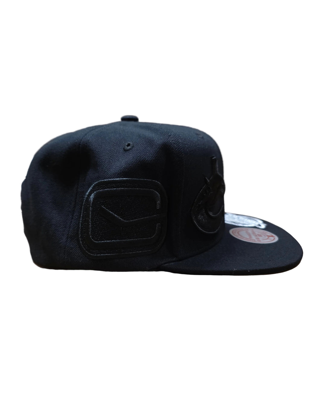 Vancouver Canucks NHL Mitchell & Ness Men Black Blacked Out Snapback Hat product image 3, provided for visual reference and