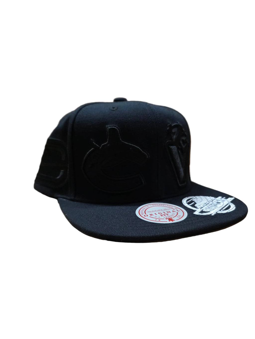 Vancouver Canucks NHL Mitchell & Ness Men Black Blacked Out Snapback Hat product image 2, provided for visual reference and