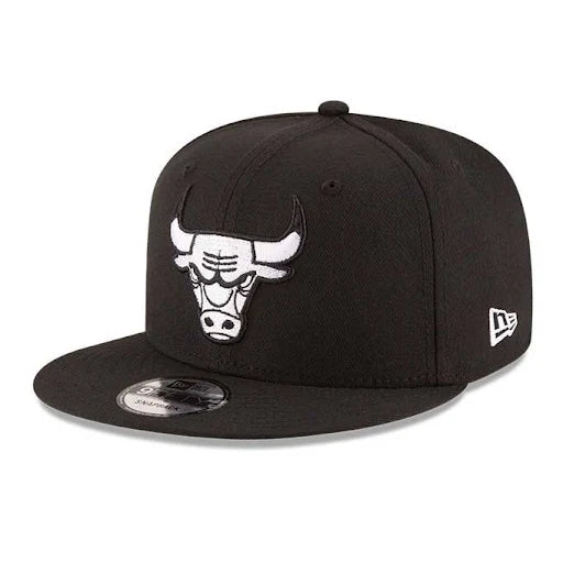 Chicago Bulls 9FIFTY Basic Black Snapback Hat product image 1, provided for visual reference and product detail review